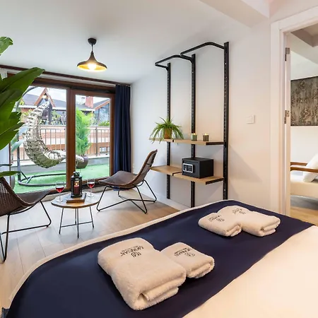 Monnas * Istanbulská provincie