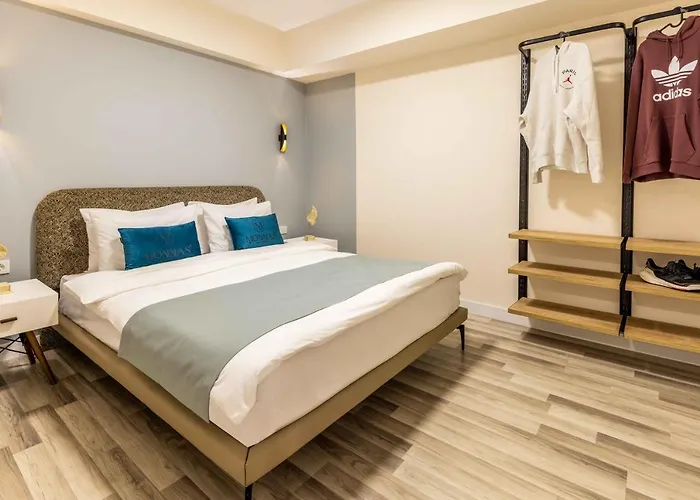 موناس سويت *